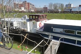 B3 (Bed & Breakfast Boat)