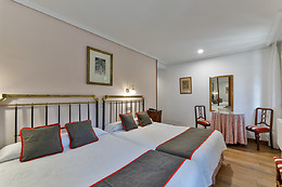 HOTEL SANTILLANA