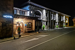 HOTEL SANTILLANA