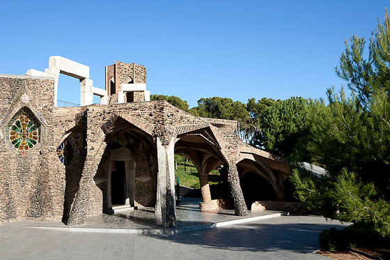 COLONIA GUELL Y CRIPTA GAUDÍ - photo 4