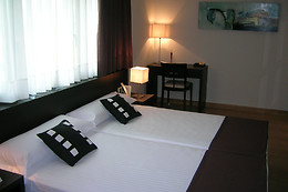 HOTEL PLAZAOLA