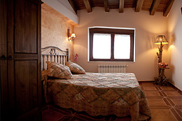 CASA RURAL ANTONIO Y APARTAMENTOS LA RANA
