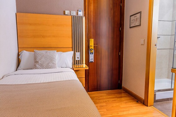 HOTEL SERRANO - photo 3