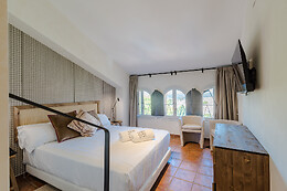 HOTEL GRAN CLAUSTRE RESTAURANT & SPA