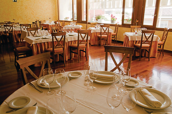 RESTAURANTE LA FONTANILLA - photo 2