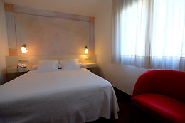 HOTEL CARMEN/ HOSTAL ROM